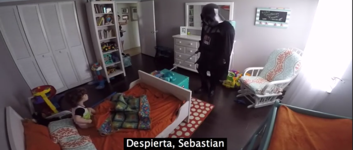 Se disfrazó de Darth Vader para asustar a su hijo de 2 años: Así reaccionó el pequeño