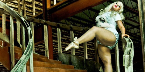 Bella modelo XL Frostine Shake demuestra que el peso no es importante para bailar ballet