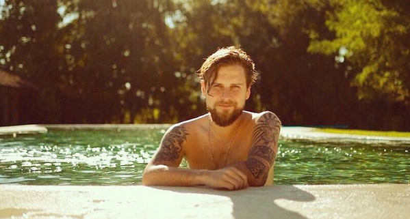 El etílico regalo que recibió Jean Philippe Cretton: generó ola de bromas