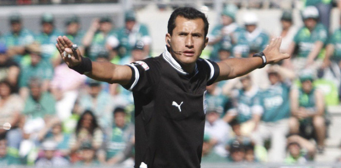 Las hilarantes reacciones que dejó el retiro de Enrique Osses del arbitraje