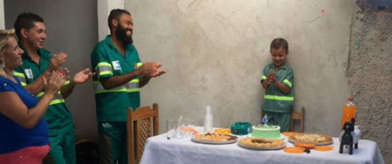 Digno de imitar: recolectores de basura le cumplieron un sueño a niño brasileño