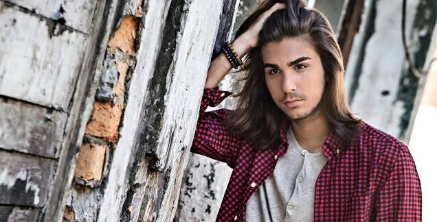 Nieto de Fidel Castro debutó como modelo para la casa de modas Chanel