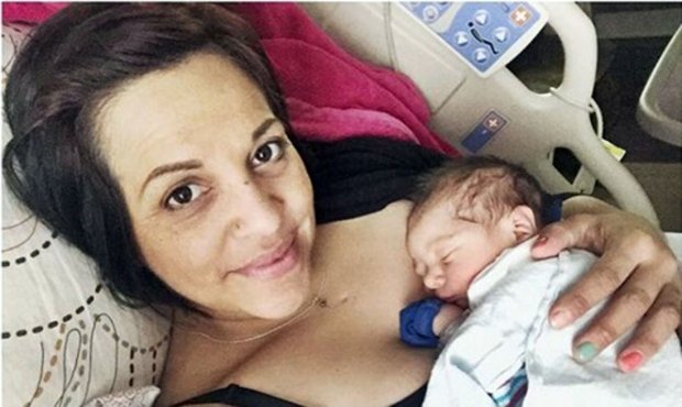 Madre decoró habitación de su hijo con retratos hechos con su placenta