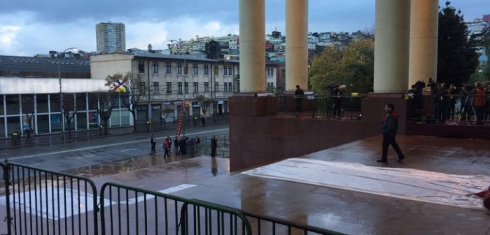 Particulares alfombras acompañaron el 'ingreso' de los invitados a la Cuenta Pública