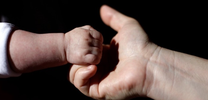 Pareja de sordos recurrió a tribunales de Punta Arenas para recuperar a hijo recién nacido