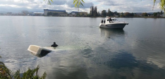 Bus interprovincial cae al río Calle Calle de Valdivia