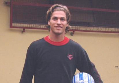 De 'Diablo Rojo' a Sacerdote: la historia del guapo futbolista que se convirtió en cura