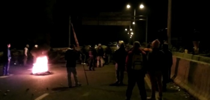 El solidario gesto de un chilote que reparte pan en medio de protestas en Ancud