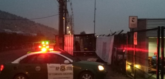 Abandonan cuerpo de un hombre fuera de la empresa donde trabajaba en Quilicura