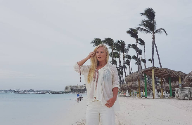 Afectada por el sol: Vesta preocupa a algunos seguidores con foto compartida desde Aruba