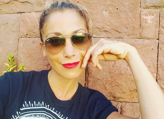 Yamna Lobos se cuadra con 