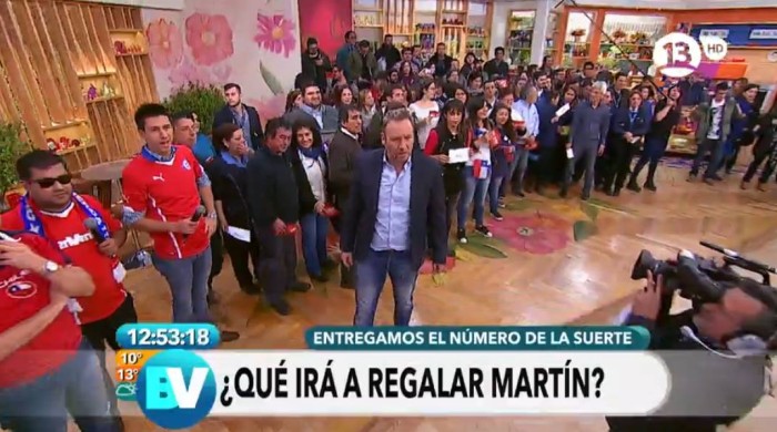 Martín Cárcamo sorteó misterioso premio entre los trabajadores de Canal 13