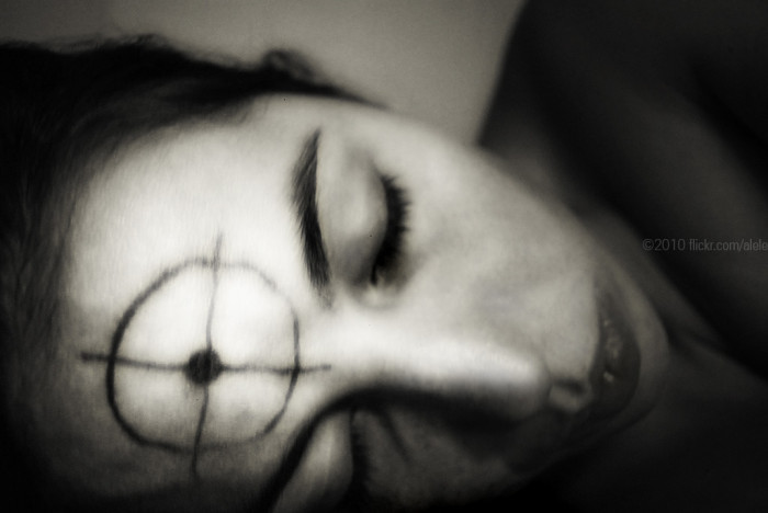 Hermano de deportista estrella fue arrestado por secuestrar y golpear a la mamá de su hijo