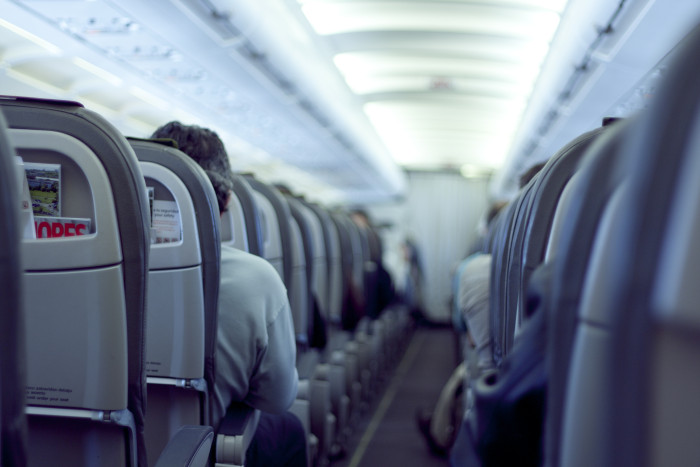 Menor sufrió 30 minutos de terror tras ser abusada al interior de un avión