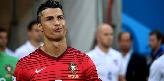 El nuevo berrinche de Cristiano Ronaldo: Tiro micrófono de reportero al río