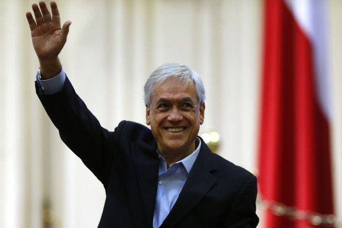 Diputado PPD comparte meme de Piñera en Twitter y recibió ola de críticas: Lo borró