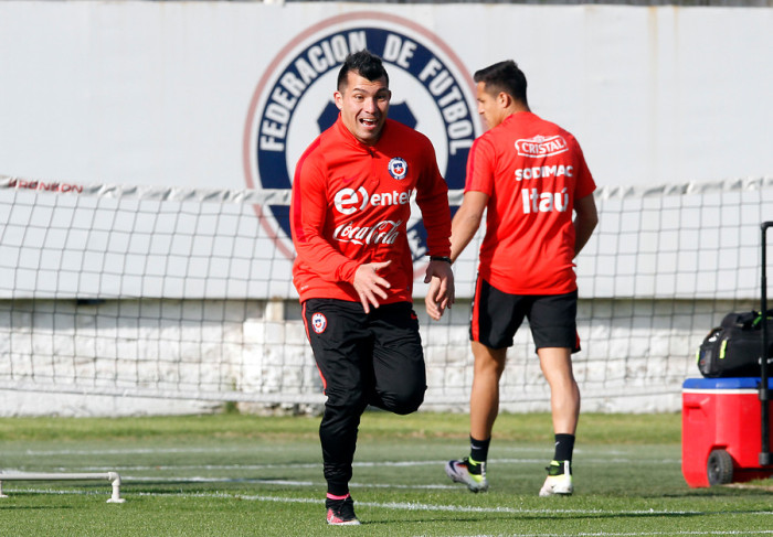 Medel comparte fotografía de cuando era pequeño para saludar a su padre en su cumpleaños