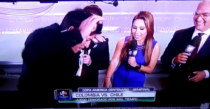 ¡Vueeelta!: Iván Zamorano es trolleado por bailar pie de cueca durante partido de la Roja