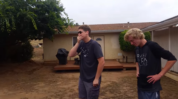 ¡Emocionante! Esta es la reacción de dos jóvenes daltónicos al ver colores por primera vez