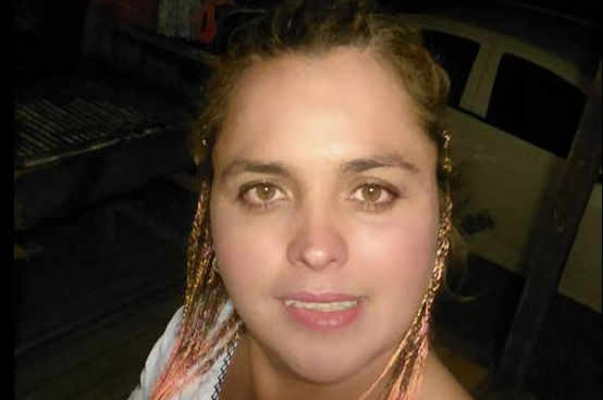 Hombre arrancó piel de la cara de su pareja con una botella rota y luego se suicidó