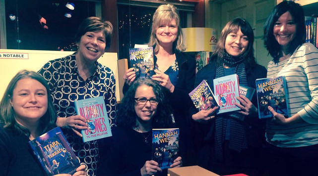 Una de estas mujeres está sufriendo un ataque al corazón: ¿Puedes identificar quién?