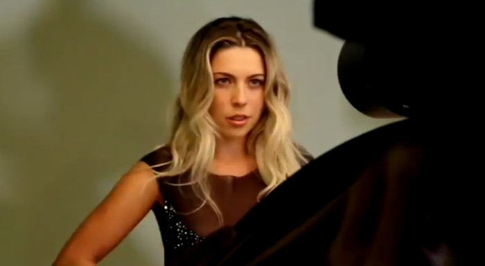 La sensual y elegante sesión de  fotos que Daniela Aránguiz protagonizó para Maldita Moda