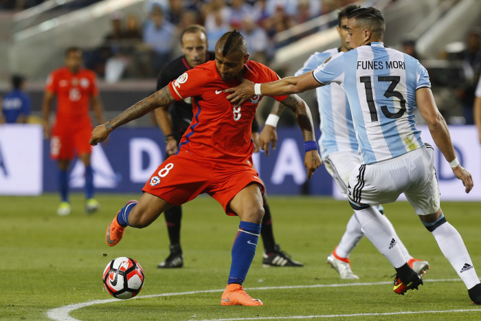 Filtran duros descargos de Arturo Vidal contra el árbitro de Chile-Argentina