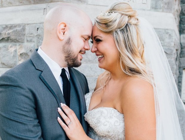 El noble gesto de una madre con su bebé mientras se casaba: lo amamantó en plena boda