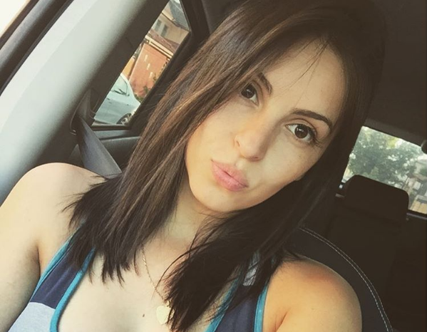 Exprotagonista de “Dash y Cangri” comparte foto amamantando junto a un desafiante mensaje