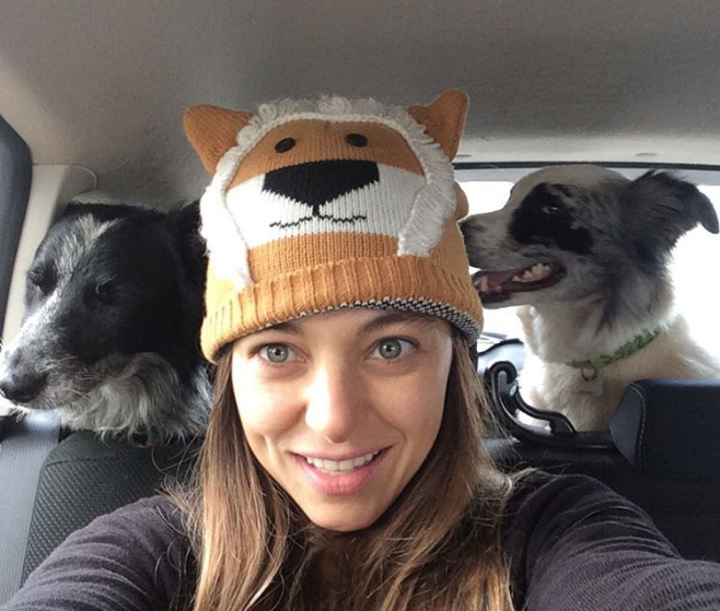 Mariana Derderián deleita a seguidores con elegantes y sensuales fotos semidesnuda