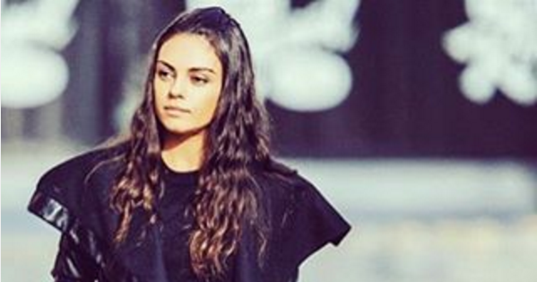 Adorable: Mila Kunis fue captada luciendo la pequeña barriga de su segundo embarazo