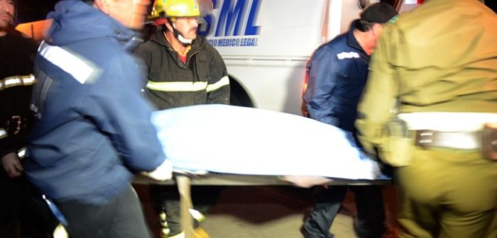 Embarazada de 8 meses muere luego que auto chocara paradero donde esperaba locomoción