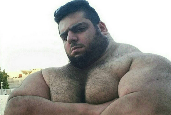 El sorprendente físico de un iraní que muchos comparan con el de Hulk
