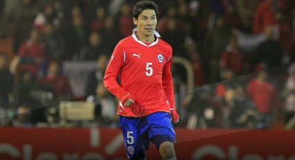 ¿Le copió el look? Tuiteros festinan con vestuario de Pablo Contreras a lo Caniulef