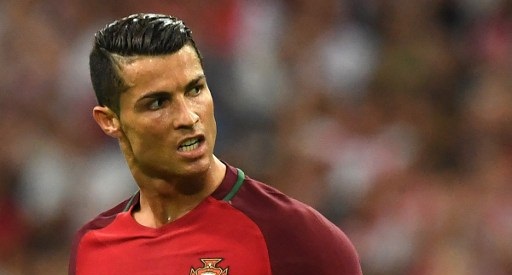 Video muestra la 'pesada' actitud de Cristiano Ronaldo con sus fans: incluso empujó a uno