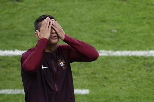 El fail de Cristiano Ronaldo en la banca que casi lesionó a compañero en final de Eurocopa