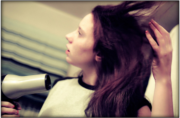 3 mascarillas caseras para reparar el cabello quemado