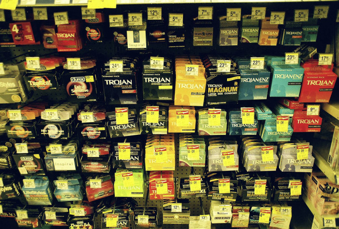 La cómica advertencia que le hizo el dueño de una tienda a ladrón que robó preservativos