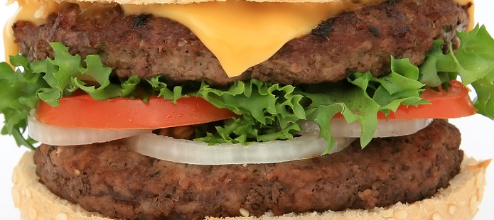 Sandwichería ofrece gratis hamburguesa de 2 kilos a cambio de un desafiante requisito