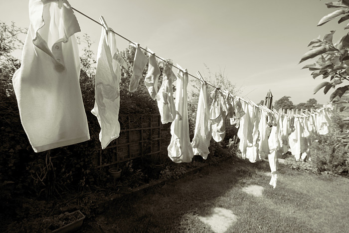 El sencillo truco que permite blanquear ropa utilizando aspirinas