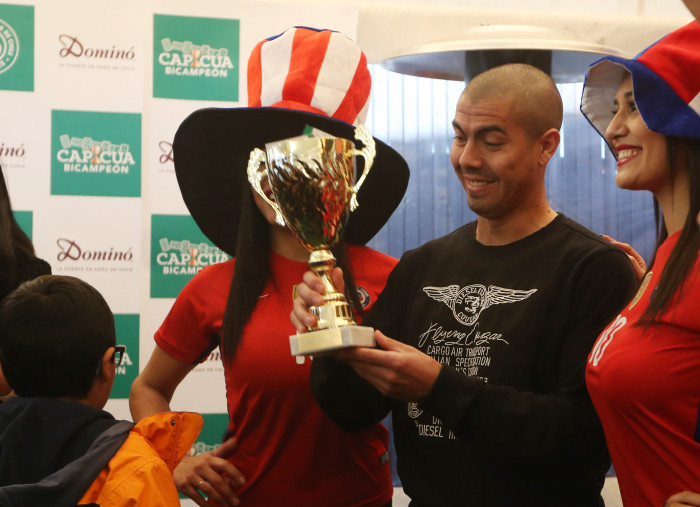 'Gato' Silva recreó el histórico penal ante Argentina en actividad culinaria en Santiago