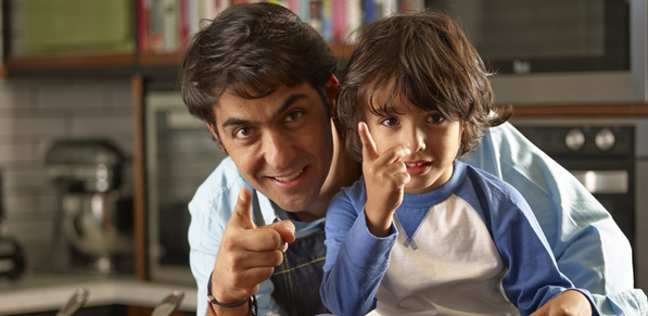 Chris Carpentier preocupa a seguidores tras compartir foto de su hijo hospitalizado