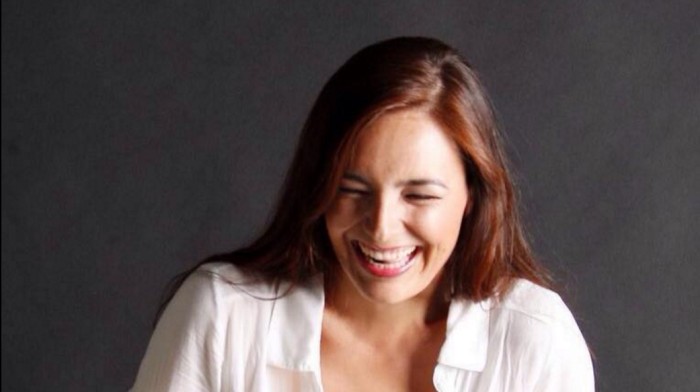 ¡Adorable! Janis Pope comparte fotografía comparativa de sus 8 y 16 semanas de embarazo