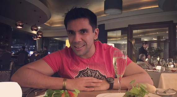 Juan Pablo Queraltó luce orgulloso su 'six pack' en Instagram