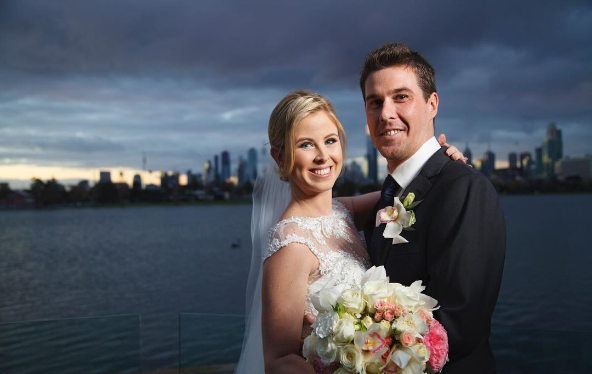 Traviesa niña dejó la 'embarrada' en matrimonio de sus tíos con broma de antología