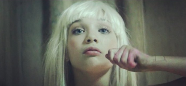 Mira cómo ha cambiado la niña protagonista de los videoclips de la cantante Sia