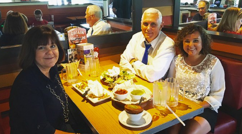 La extraña foto del compañero de lista de Donald Trump que 'aterroriza' a las redes