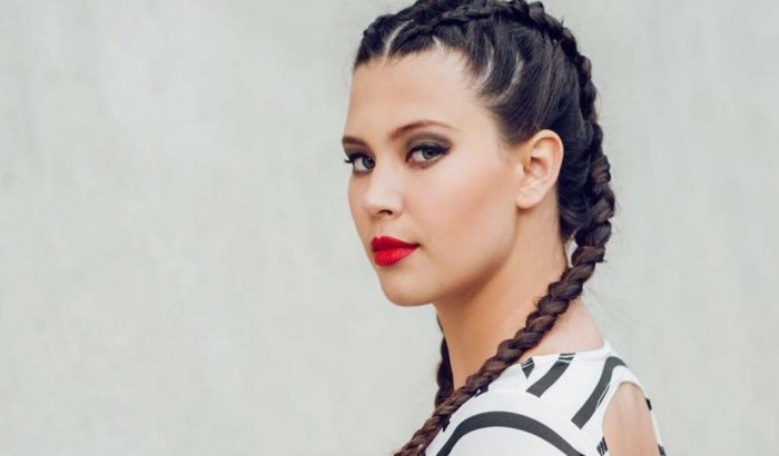 Con esta rutina de ejercicios Michelle Carvalho está recuperando su figura