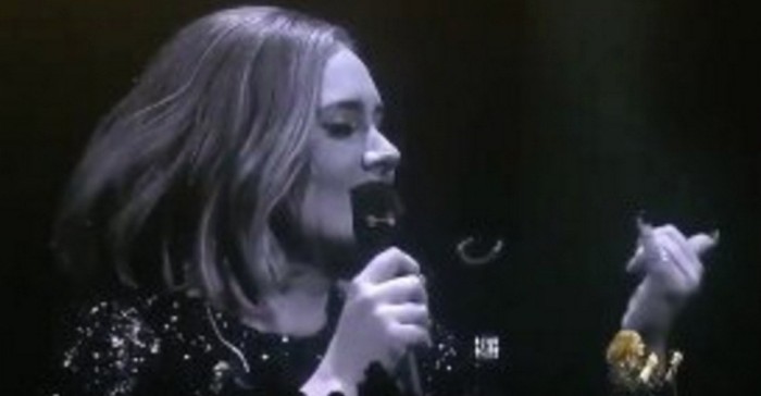 Adele reveló uno de sus más repugnantes hábitos