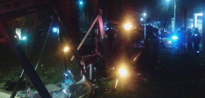 Vehículo Uber terminó volcado en Vitacura: chofer acusó ser perseguido por taxistas